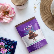 Cautiva su corazón con pequeños trozos de amor. 🍫💕 Descubre el arte de expresar amor con el cacao colombiano más puro. DAVIDA: donde cada bocado es un suspiro compartido. 😊🫐 . . . #chocoloversdavida #acai #arandanos #chocolatepieces #expresaamor #sorprende #obsequios #regalaamor #amor #chocolate
