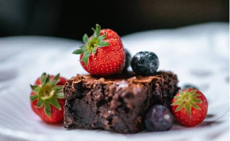 La Alquimia del Origen: El Encuentro entre el Cacao y la Fruta